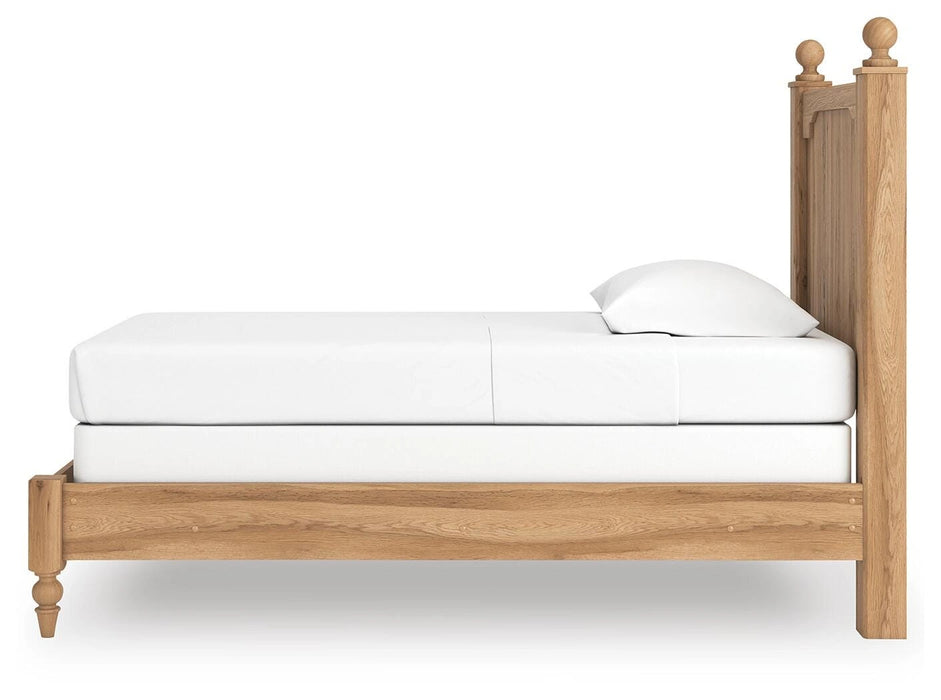 Galletyn Panel Bed