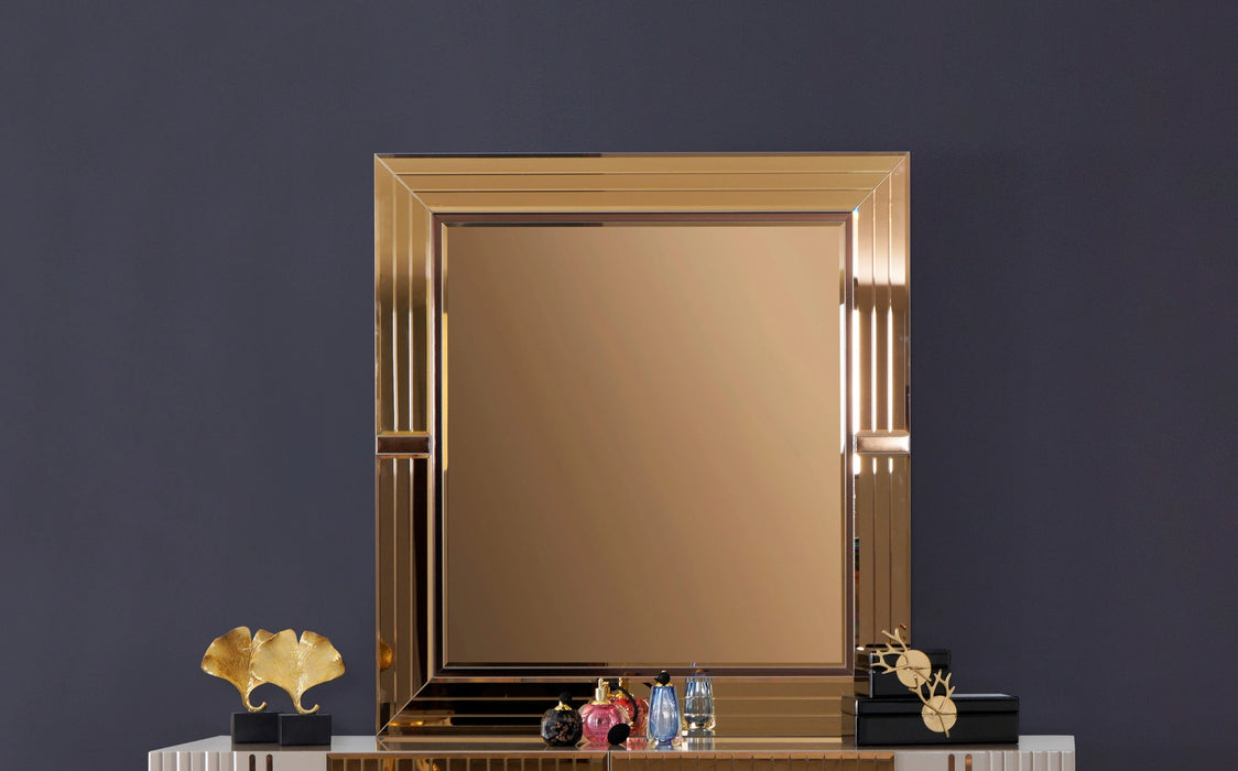 Lorenzo Mirror